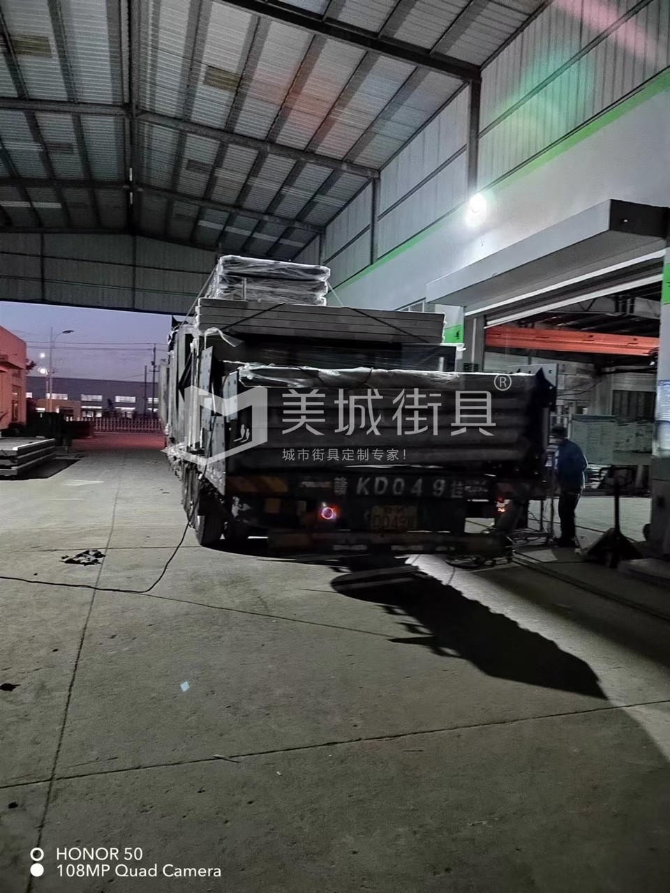 2022.10.18美城街具供應(yīng)臺(tái)州第三、四車候車亭發(fā)貨記錄
